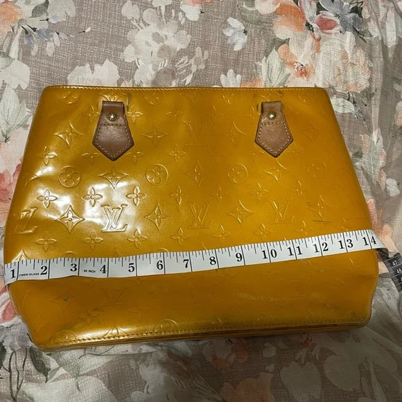 Louis Vuitton - Picture 2 of 12